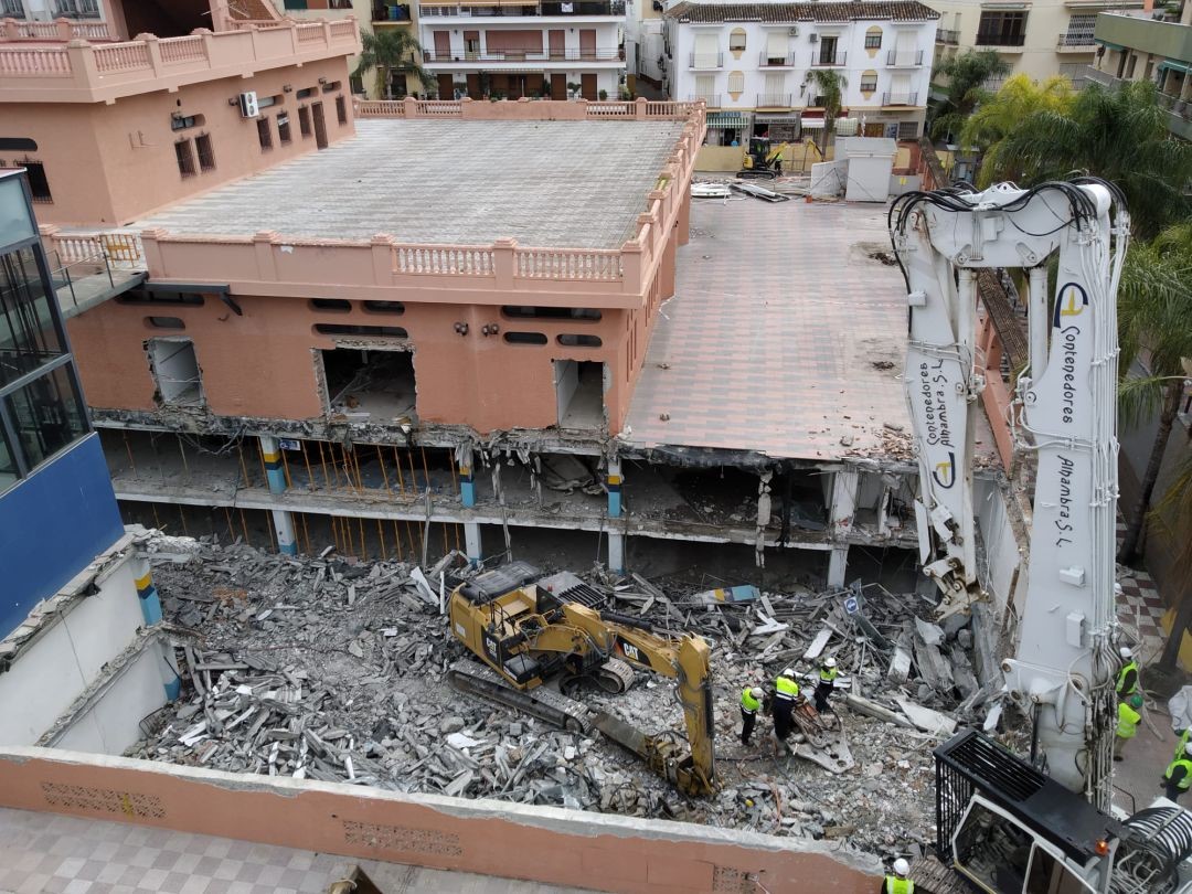 Herrera margina a las empresas locales en la reconstrucción del mercado de Almuñécar.